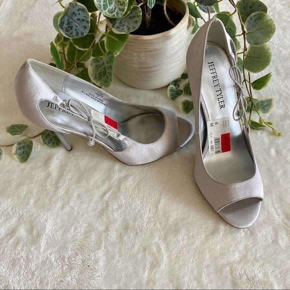 NWT Jeffrey Tyler silver shoes - Picture 3 of 10